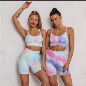Tie dye work out set available at great price. Sizes: S, M, L